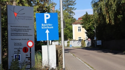 Menschen mit einer demenziellen Erkrankung werden im Bezirksklinikum Ansbach in der Regel auf den gerontopsychiatrischen Stationen aufgenommen. Wenn dort kein Platz ist, können solche Patienten aber auch vorübergehend auch auf anderen Stationen untergebracht werden. (Foto: Thomas Schaller)