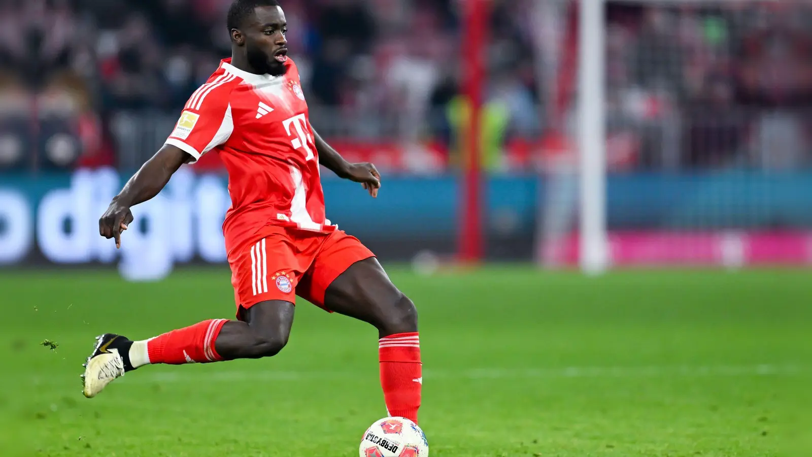 Kurz vor der Verlängerung: Dayot Upamecano. (Foto: Sven Hoppe/dpa)