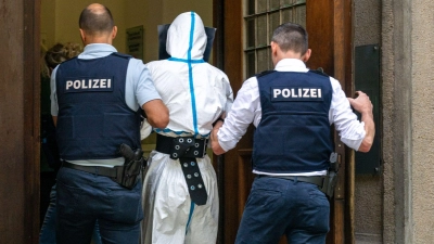 Der mutmaßliche Täter wurde einer Haftrichterin vorgeführt.  (Foto: Armin Weigel/dpa)