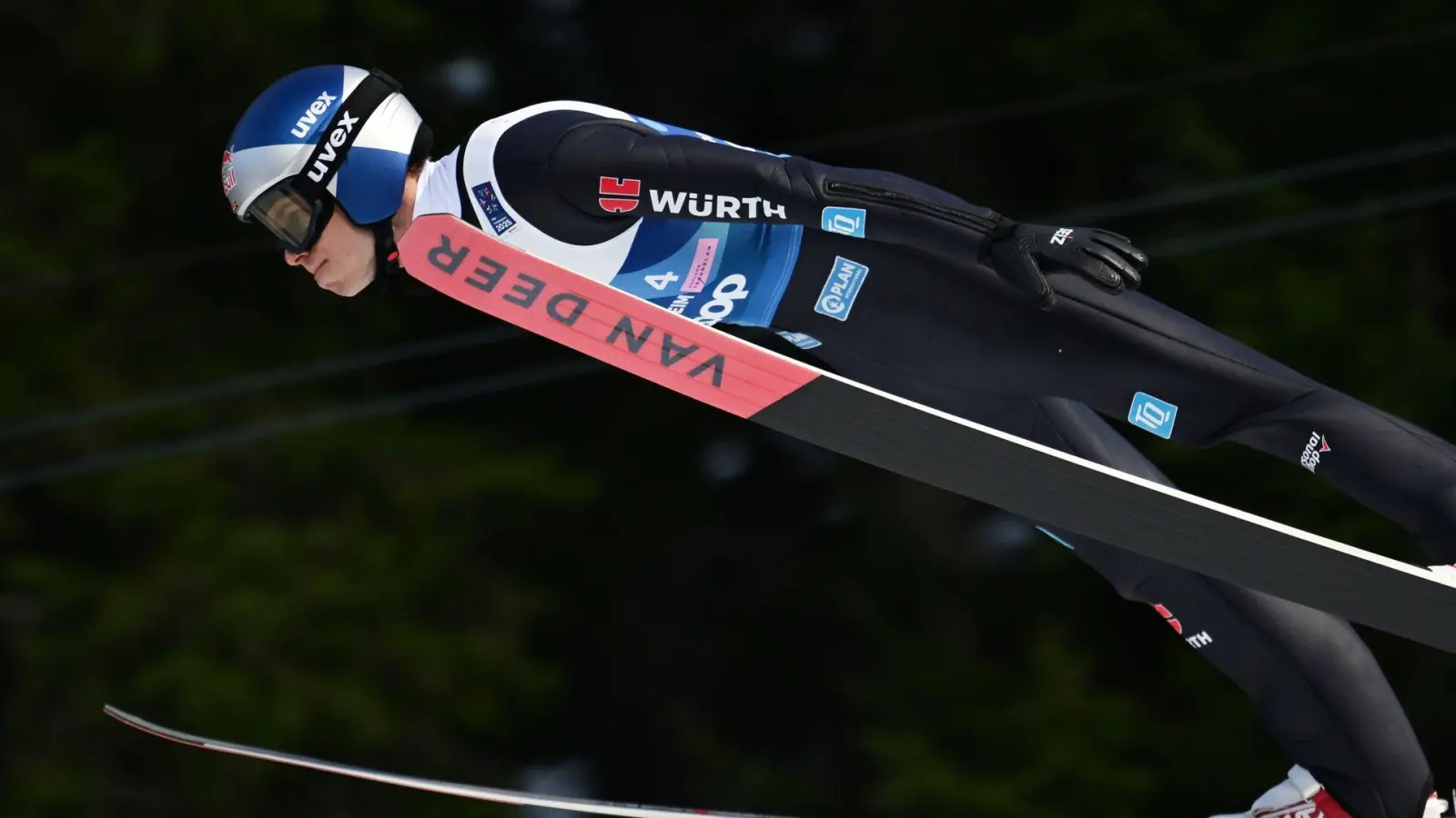 Andreas Wellinger und das deutsche Team wurde klar besiegt. (Foto: Hendrik Schmidt/dpa)