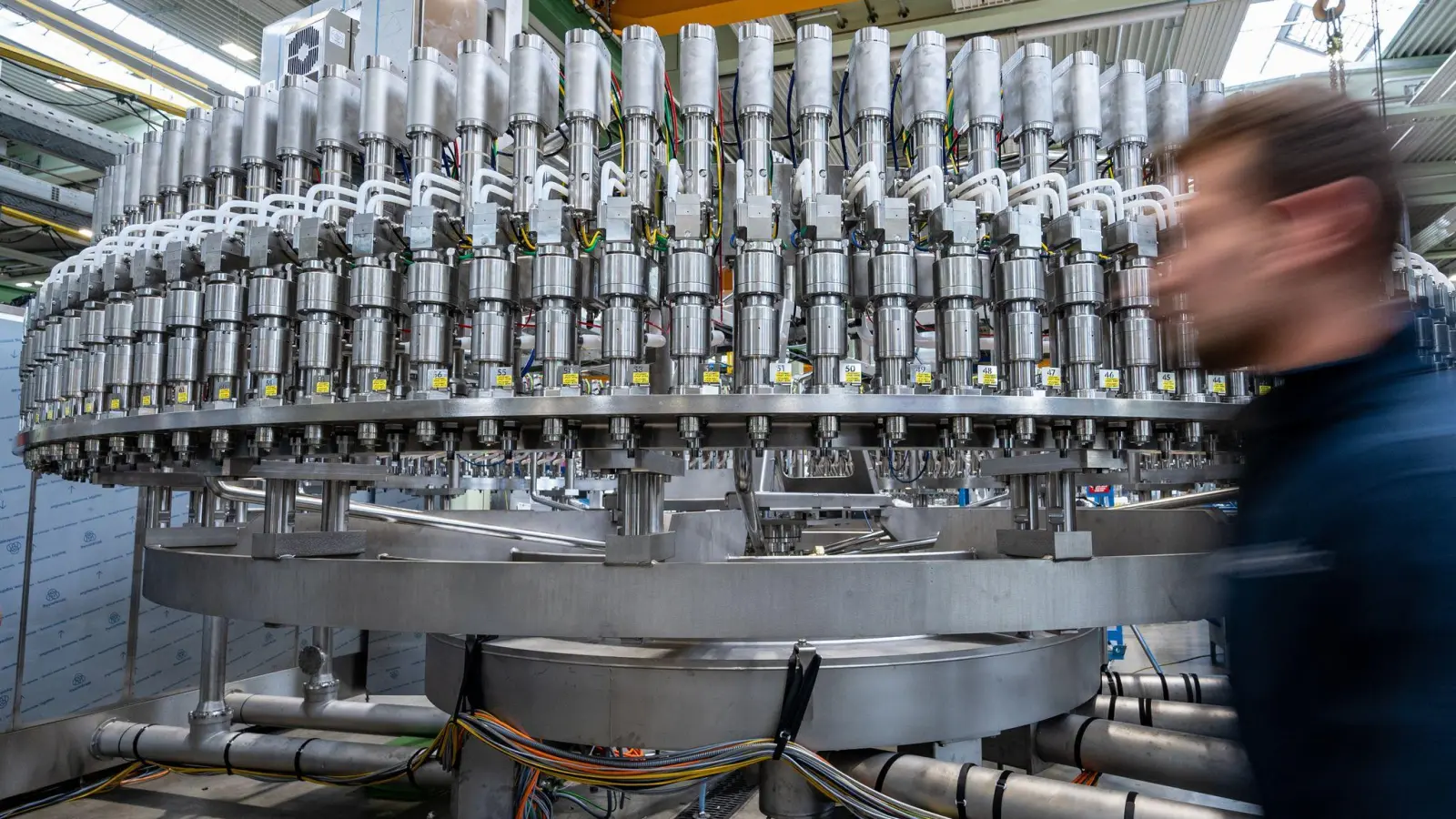 Die bayerische Industrie hat es im internationalen Wettbewerb schwer. (Archivbild) (Foto: Armin Weigel/dpa)