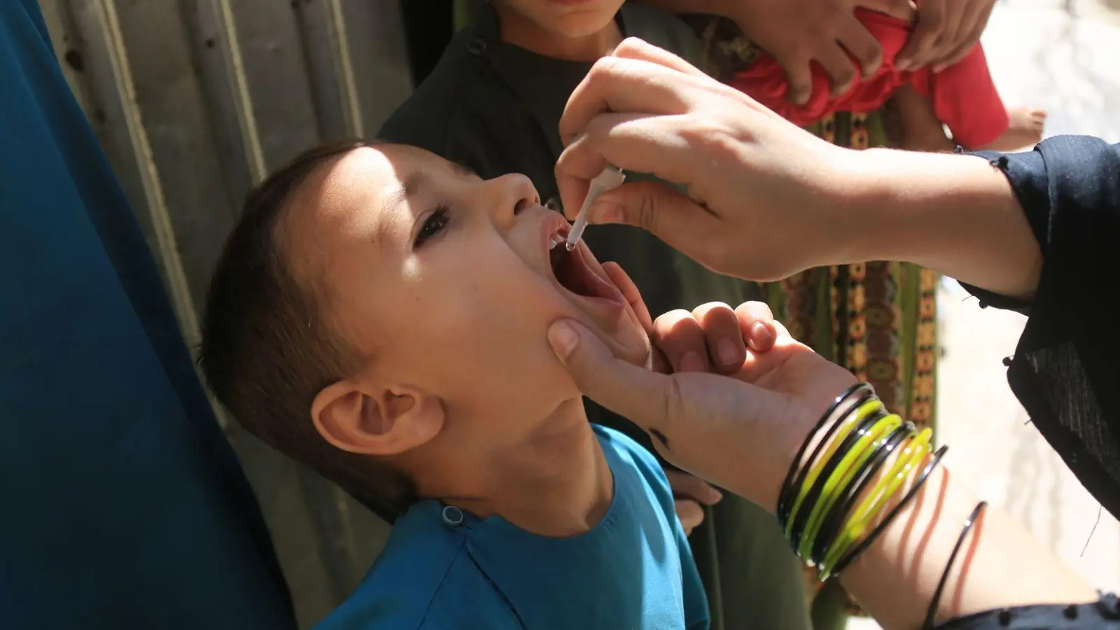 Eine Schluckimpfung kann vor Polio schützen. (Archivfoto) (Foto: Saifurahman Safi/Xinhua/dpa)