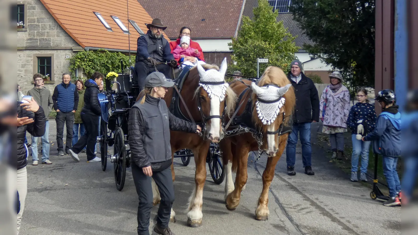 Die elegante Kutsche war eine Bereicherung und zog viele Blicke auf sich. (Foto: Karl-Heinz Gisbertz)