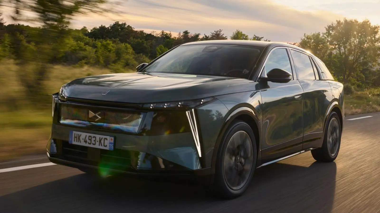 Mehr als „nur SUV“: Der DS N°7 bietet bis zu 560 Liter Kofferraum und Komfort wie in der Oberklasse – inklusive Massage-Sitzen. (Foto: Greg/DS Automobiles/Stellantis/dpa-tmn)