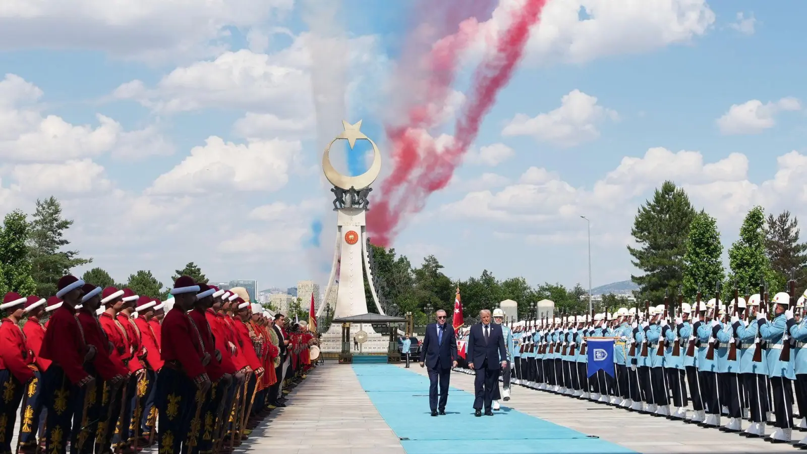 Erdogan bereitet Trump einen pompösen Empfang. (Foto: Alex Brandon/AP/dpa)