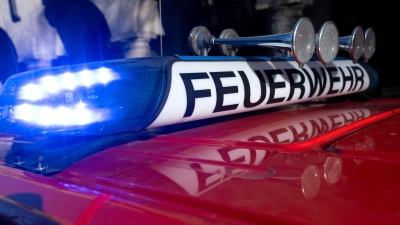 Über drei Stunden war die Feuerwehr mit dem Löschen beschäftigt. (Symbolbild) (Foto: Sven Hoppe/dpa)