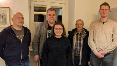 Mit Lena Köstner als Spitzenkandidatin geht die Wählerliste Appenfelden ins Rennen um die Oberscheinfelder Ratssitze. Ihre Mitstreiter sind (von links) Thomas Leisner, Dirk Lewandowski, Peter Kreuter und Sebastian Klein. (Foto: Simone Leisner)