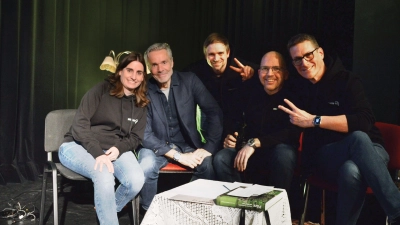 Vier WG-Genossen und ein Stargast (von links): Nadine Detzel, Hannes Jaenicke, Henrik Kubik, Andreas Riedel und Thilo Schulze. (Foto: Johannes Zimmermann)