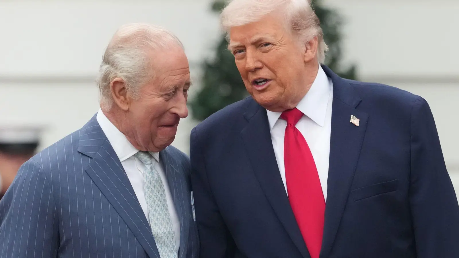 Zu Gast bei Freunden: König Charles III. (l.) wird von Trump empfangen.  (Foto: Alex Brandon/AP photo/dpa)