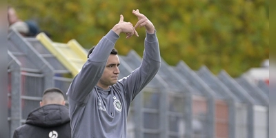 Wechselt den Verein: Christoph Hasselmeier, hier noch Cheftrainer bei der SpVgg Ansbach, setzt in der Kreisliga seine Spielerkarriere fort. (Foto: Martin Rügner)