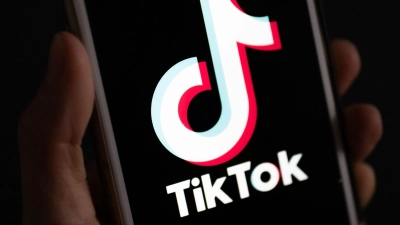Das Tiktok-Mutterunternehmen soll eine Millionenstrafe zahlen. (Archivbild)  (Foto: Monika Skolimowska/dpa)