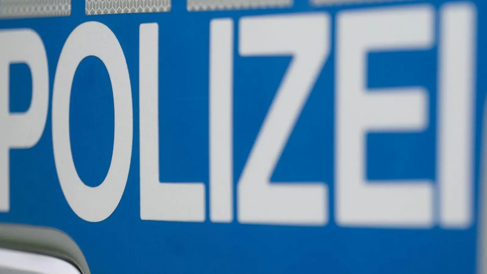 Als die Seniorin das fehlende Geld bemerkt, ruft sie die Polizei. (Symbolbild) (Foto: Marijan Murat/dpa)
