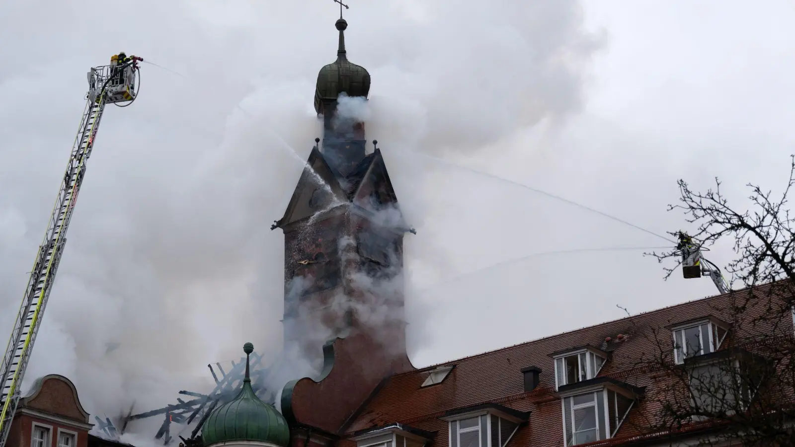 Bei einem Brand in einem Seniorenwohnheim sind sieben Menschen leicht verletzt worden. (Foto: Sven Hoppe/dpa)