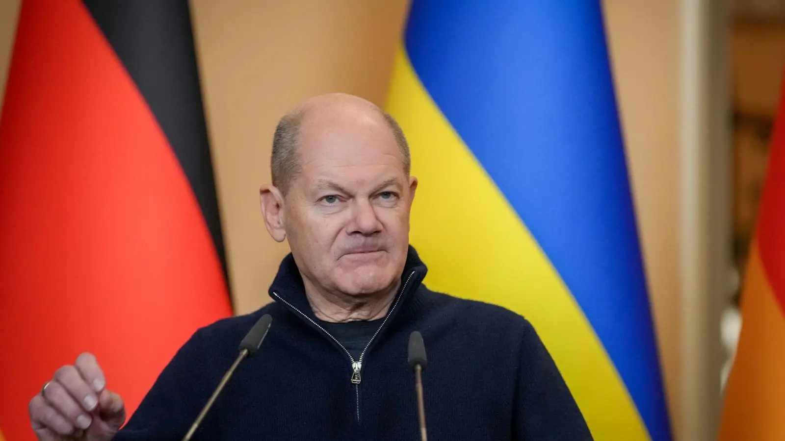 Entschlossene Miene: Scholz in Kiew. (Foto: Kay Nietfeld/dpa)