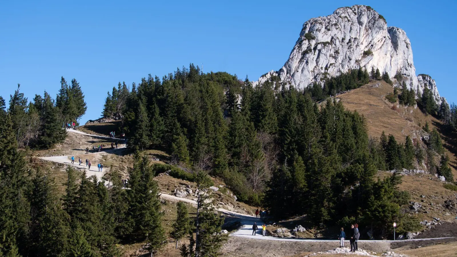 An der Kampenwand darf laut Gerichtsurteil eine neue Bergbahn gebaut werden. (Archivbild) (Foto: Sven Hoppe/dpa)