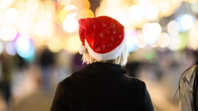 Mit letzter Kraft in Richtung Weihnachtsurlaub? Wer die eigenen Ansprüche reflektiert, kann Stress oft besser begegnen. (Foto: Julian Stratenschulte/dpa/dpa-tmn)