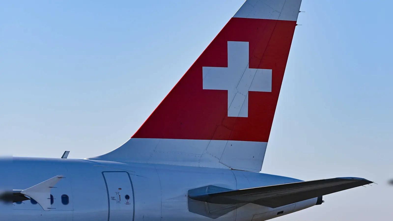 Das Flugzeug musste wegen Rauchs in der Kabine in der österreichischen Stadt Graz landen. (Archivbild) (Foto: Patrick Pleul/dpa-Zentralbild/dpa)