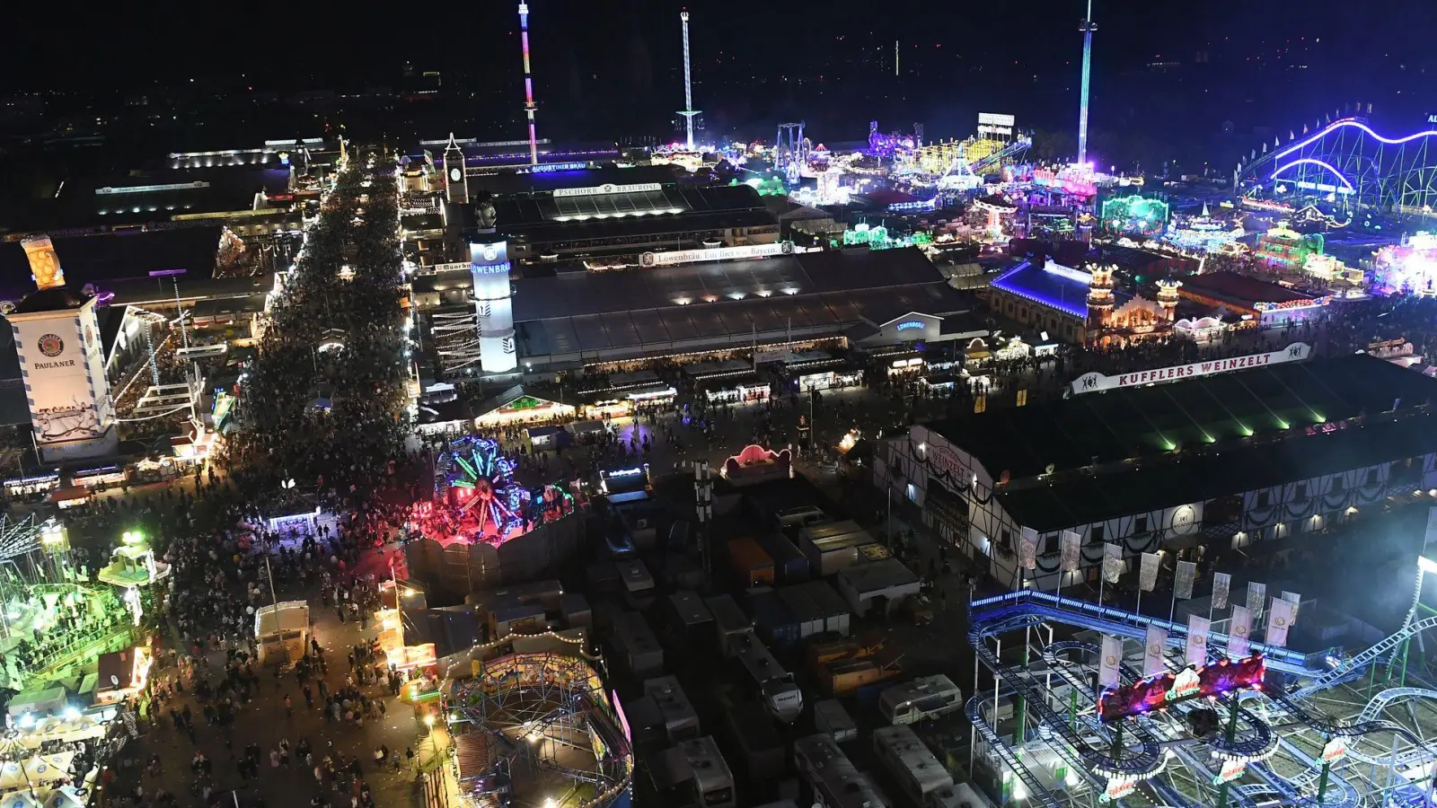 Zwei Ordner sollen gegen die Oktoberfestverordnung verstoßen haben. (Archivbild) (Foto: Felix Hörhager/dpa)