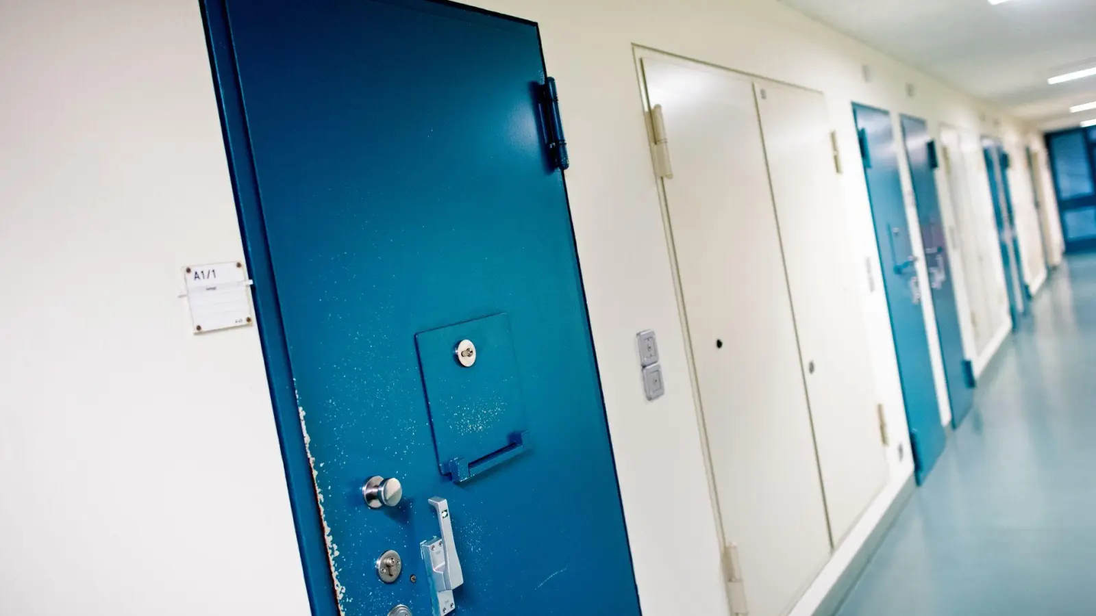 Der verurteilte Serienmörder Niels Högel sitzt seit dem Jahr 2009 im Gefängnis und wird dort viele weitere Jahre verbringen. (Symbolbild) (Foto: Hauke-Christian Dittrich/dpa)