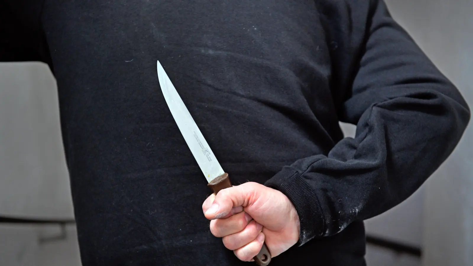 In Neustadt wurde ein 27-Jähriger von einem Mann mit Messer überrascht. (Symbolbild: Anna Beigel)