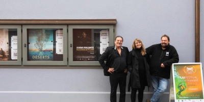 Freuen sich auf das erste „richtige“ Beyond-Festival in Feuchtwangen (von links): der Filmemacher und Medienkünstler Ludger Pfanz, Kulturbüroleiterin Dr. Maria Wüstenhagen und Wolfgang Grebenhof vom KulturKino-Verein. (Foto: Evi Lemberger)