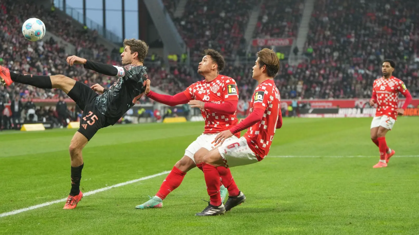 Die Bayern hatten in Mainz große Mühe. (Foto: Thomas Frey/dpa)