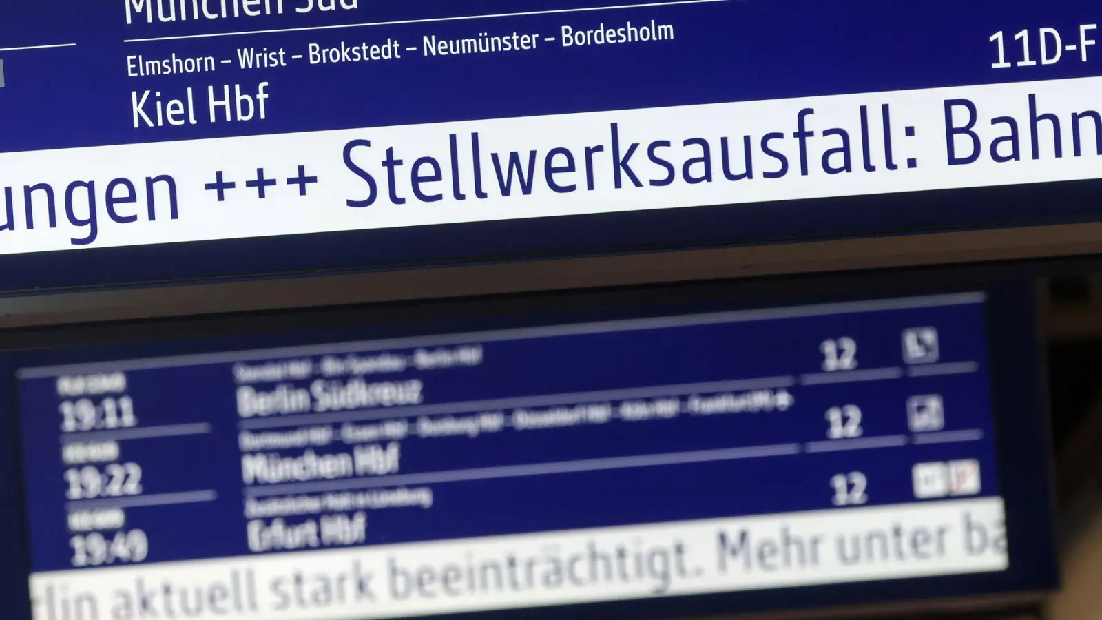 Fahrgäste der Bahn müssen sich zwischen Berlin und Hamburg auf Verspätungen und Zugausfälle einstellen. (Foto: Bodo Marks/dpa)