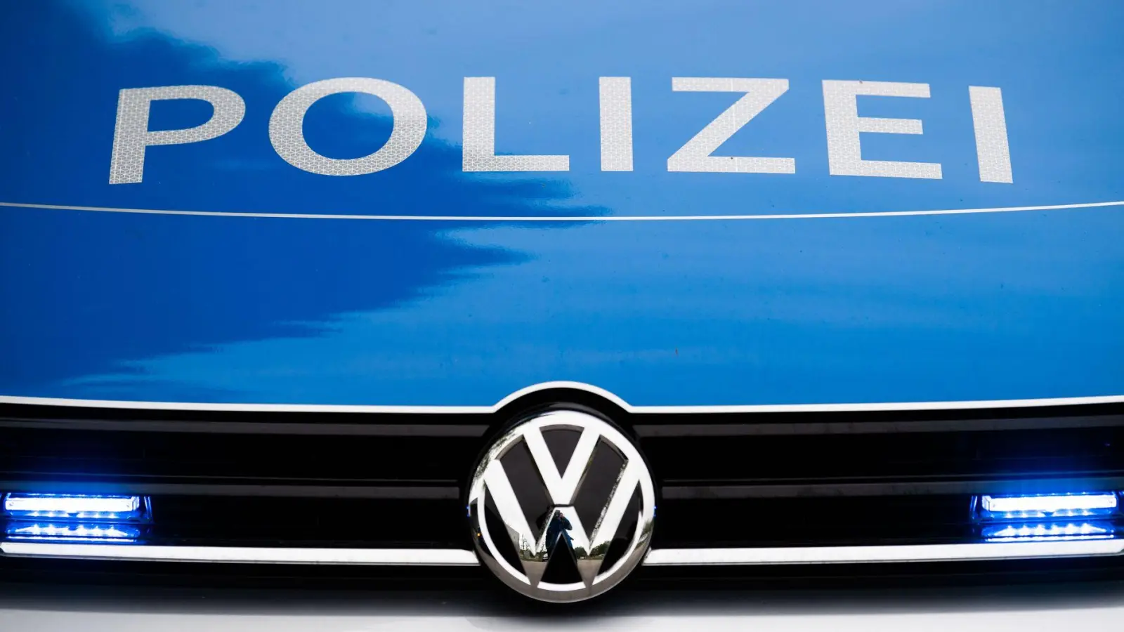 Nachdem ein Radfahrer in Neustadt in einen Unfall verwickelt war, flüchtete er von der Unfallstelle. Die Polizei konnte ihn ausfindig machen. (Symbolbild: Lino Mirgeler/dpa)