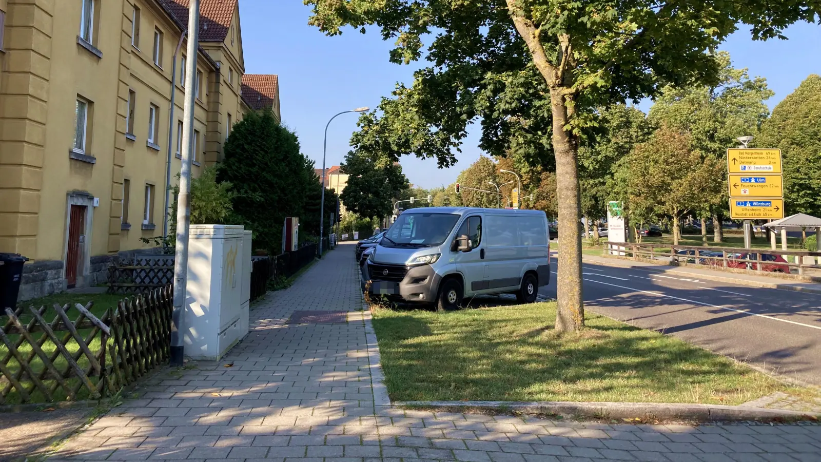 Hier dürfen bald nur noch jene parken, die dort wohnen. Für sie wird ein neuer Anwohnerparkbereich geschaffen. (Foto: Clarissa Kleinschrot)