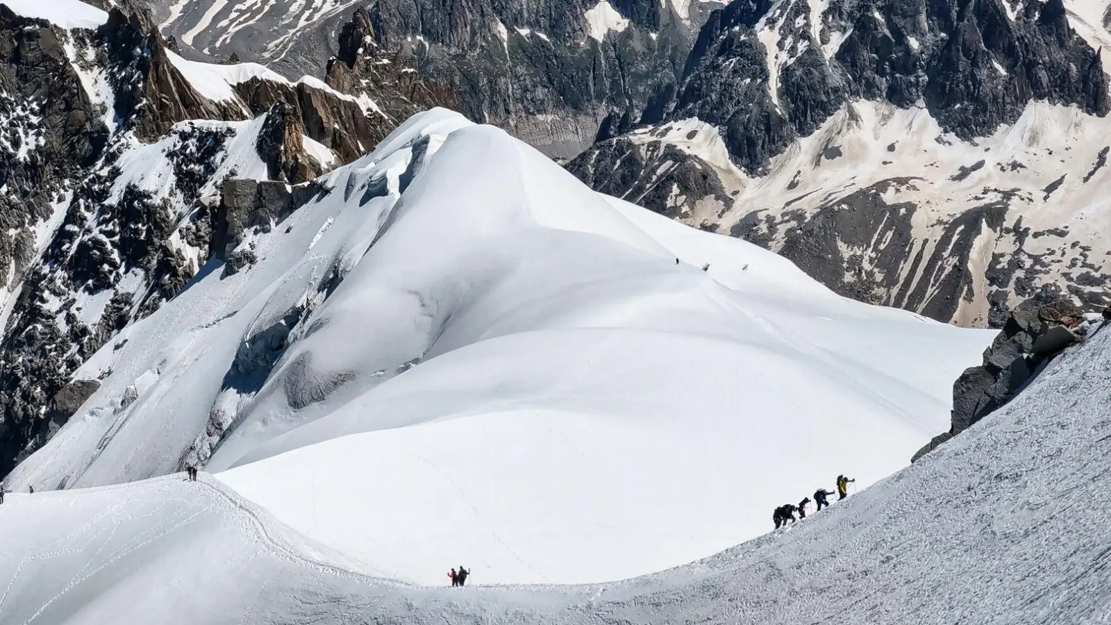 Am Mont Blanc verunglücken immer wieder Bergsteiger (Archivfoto). (Foto: Sachelle Babbar/ZUMA Wire/dpa)