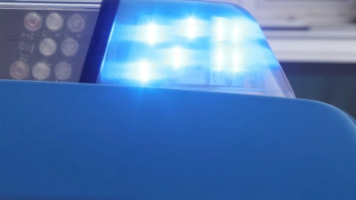 Die A7 war für die Unfallaufnahme und wegen der Reinigungsarbeiten etwa eine Stunde lang gesperrt. (Symbolbild) (Foto: Bodo Schackow/dpa)