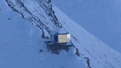 Zwei Tage saßen die beiden Bergsteiger aus Tschechien auf 3200 Metern Seehöhe am Großglockner fest. (Foto: Unbekannt/LPD KÄRNTEN/APA/dpa)