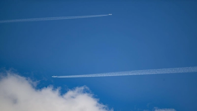 Weil er stark betrunken war, durfte ein 62-Jähriger nicht nach Hause fliegen. (Symbolbild) (Foto: Robert Michael/dpa)
