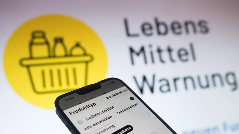 Möglicherweise Krankheitserreger enthalten: In Bayern, Baden-Württemberg und Hessen werden vorsorglich drei Chargen von „Salami Mini Brez'n“ zurückgerufen. (Symbolbild) (Foto: Sebastian Gollnow/dpa)