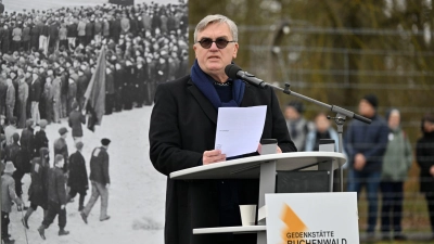 Hape Kerkeling hat eine vielbeachtete Rede zum Jahrestag der Befreiung des Konzentrationslagers Buchenwald bei Weimar gehalten. (Archivbild) (Foto: Martin Schutt/dpa)