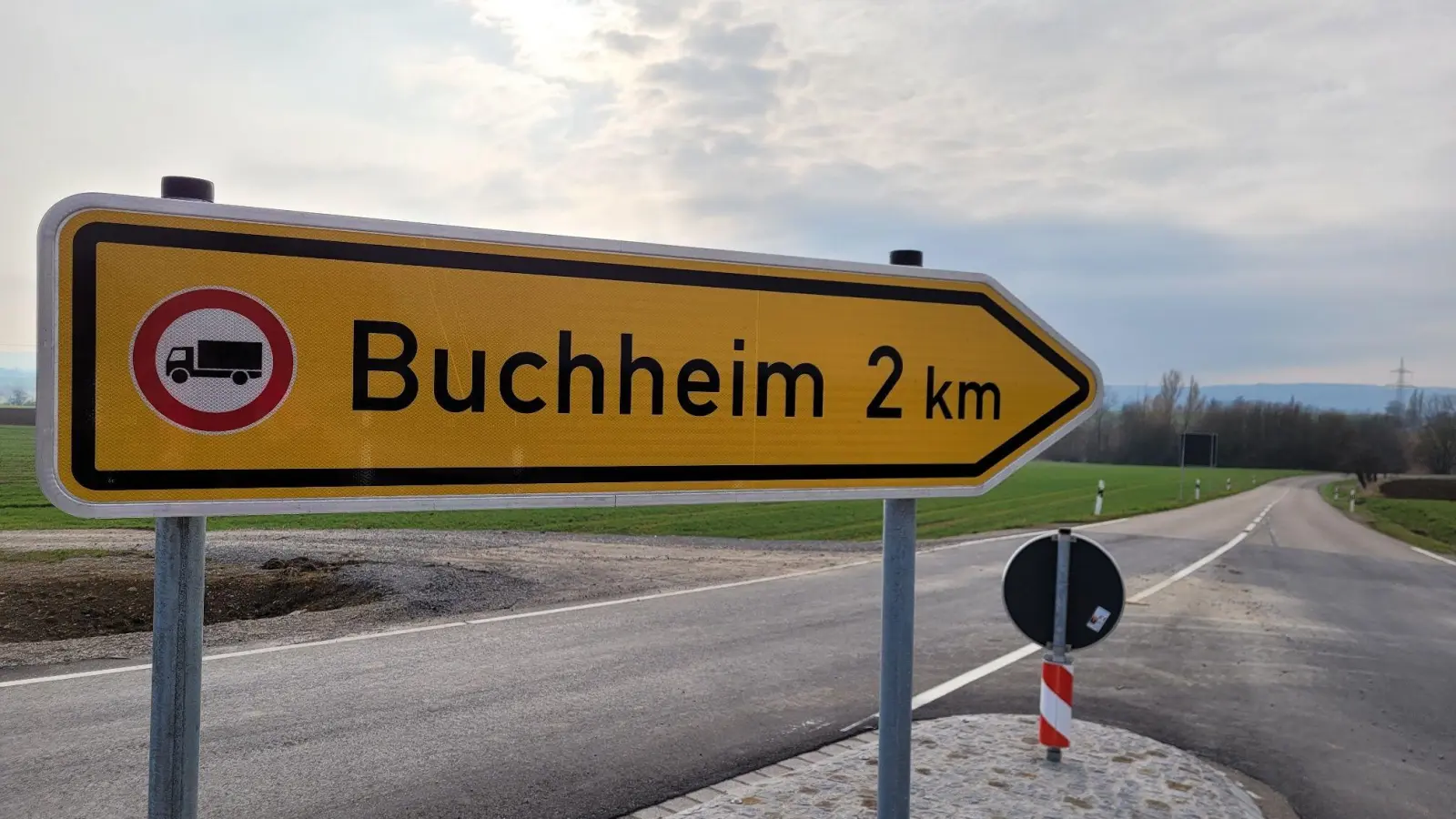 Die Straße zwischen der Firma Mekra in Ergersheim und Buchheim wird von Pendlern gerne als Abkürzung genutzt. (Foto: Nina Daebel)