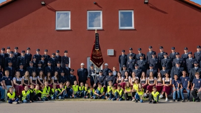 Großes Engagement: Die Mitglieder der Freiwilligen Feuerwehr Insingen freuen sich auf das große Jubiläumsfest. Das Festgelände befindet sich in der Hauptstraße 42 in Insingen. (Foto: photomacherei/Matthias Schmid)