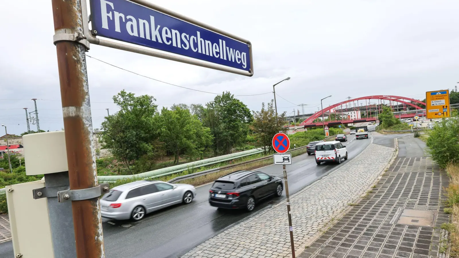 Ab 18.00 Uhr werden die Stimmen ausgezählt. Erst danach steht fest, wie der Bürgerentscheid ausgegangen ist. (Archivbild) (Foto: Daniel Löb/dpa)