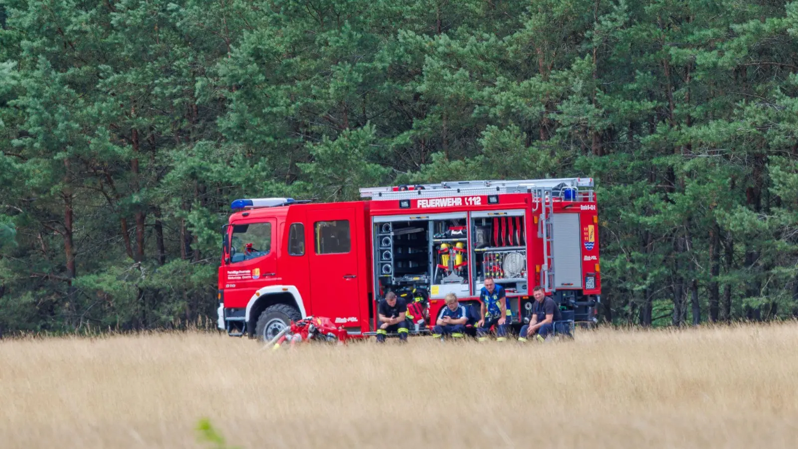 Bayerische Kommunen haben sich bei der Erneuerung der Flotte für ihre Feuerwehren zu einer Sammelbestellung zusammengetan (Archivbild).  (Foto: Jens Büttner/dpa)