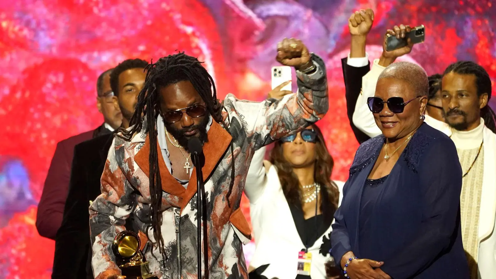 Bei den Grammys gefeiert, im Münchner Backstage wegen antisemitischer Posts ausgeladen: Kabaka Pyramid. (Archivbild) (Foto: Chris Pizzello/Invision/AP/dpa)