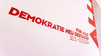 Die Bundeskunsthalle in Bonn zeigt die Ausstellung „Für alle! Demokratie neu gestalten“ bis zum 13.10.2024. (Foto: Thomas Banneyer/dpa)