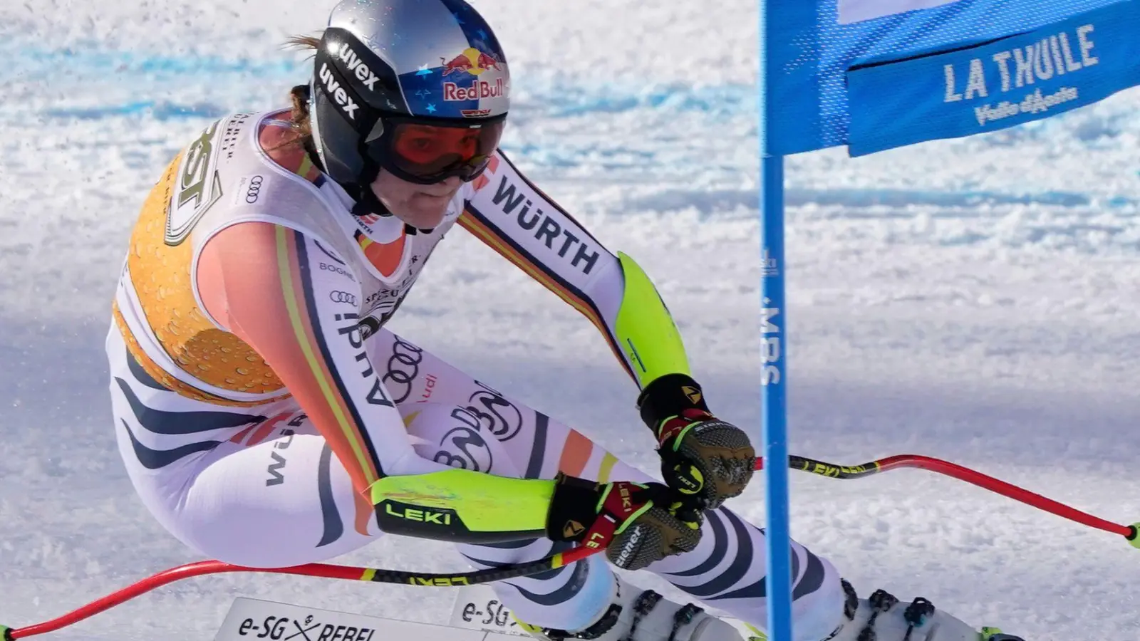 Emma Aicher düste im Super-G in La Thuile zu ihrem zweiten Weltcup-Sieg. (Foto: Piermarco Tacca/AP/dpa)