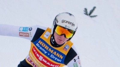 Domen Prevc war in der Qualifikation nicht so stark wie zuletzt. (Foto: Georg Hochmuth/APA/dpa)