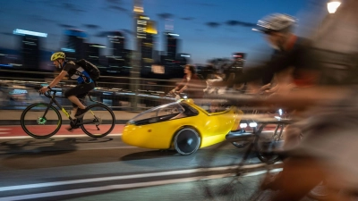In den Großstädten liegen Fahrräder weiter im Trend. (Archivbild) (Foto: Frank Rumpenhorst/dpa)