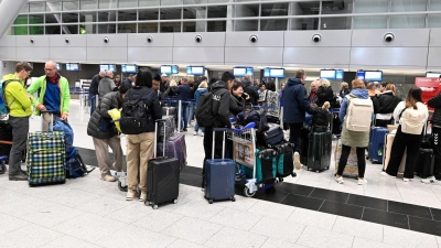 Für viele Passagiere wurde die Grenzkontrolle an den deutschen Flughäfen wegen einer IT-Störung zur Nervenprobe. (Foto: Roberto Pfeil/dpa)