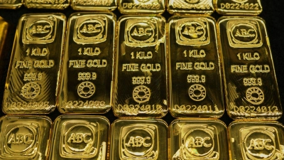Edelmetalle - allen voran Gold - gelten bei vielen Investoren als sogenannte sichere Häfen. (Symbolbild) (Foto: Mark Baker/AP/dpa)