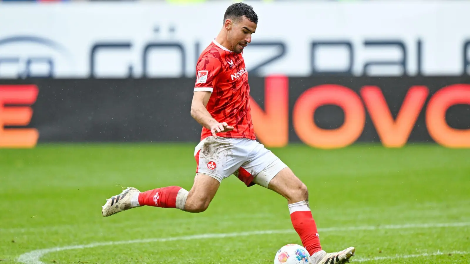 Erneut doppelter Torschütze: Kaiserslauterns Stürmer Ivan Prtajin. (Foto: Uwe Anspach/dpa)