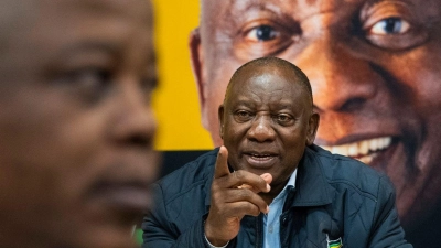 Die Partei African National Congress (ANC) verlor bei der Wahl in der vergangenen Woche seine langjährige Mehrheit, blieb aber die größte Partei. (Foto: Jerome Delay/AP/dpa)