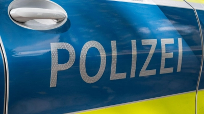 Die Polizei ermittelt zur Unfallursache. (Symbolbild) (Foto: Daniel Vogl/dpa)
