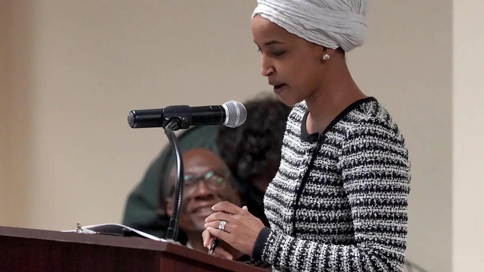 Sie wurde bei einer Rede aus dem Publikum attackiert - die demokratische Abgeordnete Ilhan Omar. (Archivbild) (Foto: Richard Tsong-Taatarii/Star Tribune via AP/dpa)